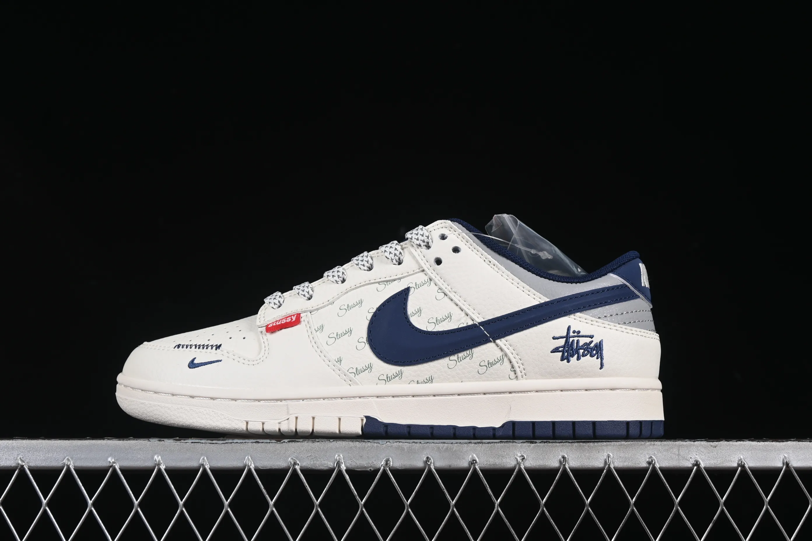 All categories Nk SB Dunk Series Nk SB Dunk Low High-end customized low-top sneakers Nike SB Dunk Low Stusi co-branded three-dimensional blue hook Anniversary high-end customized low-top casual sneakers XS6089-541